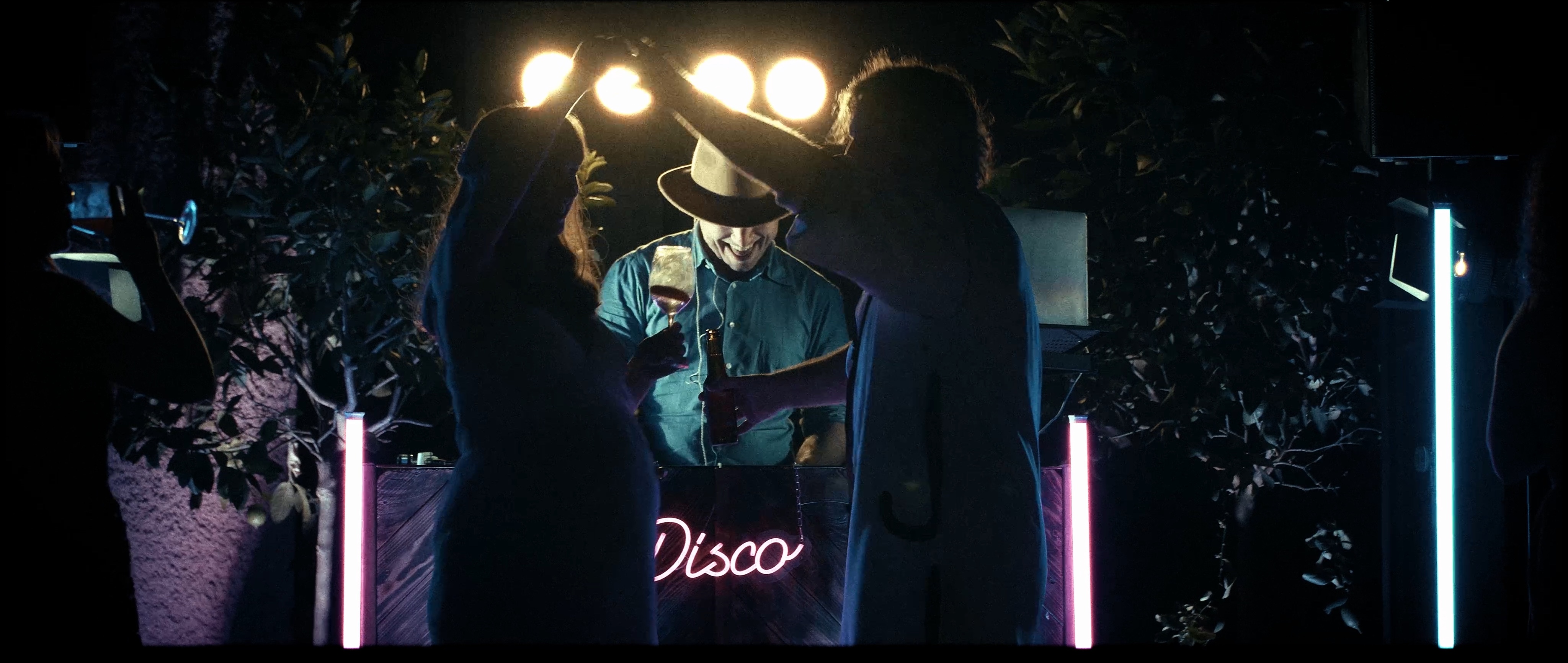 Howard Whiddett DJing