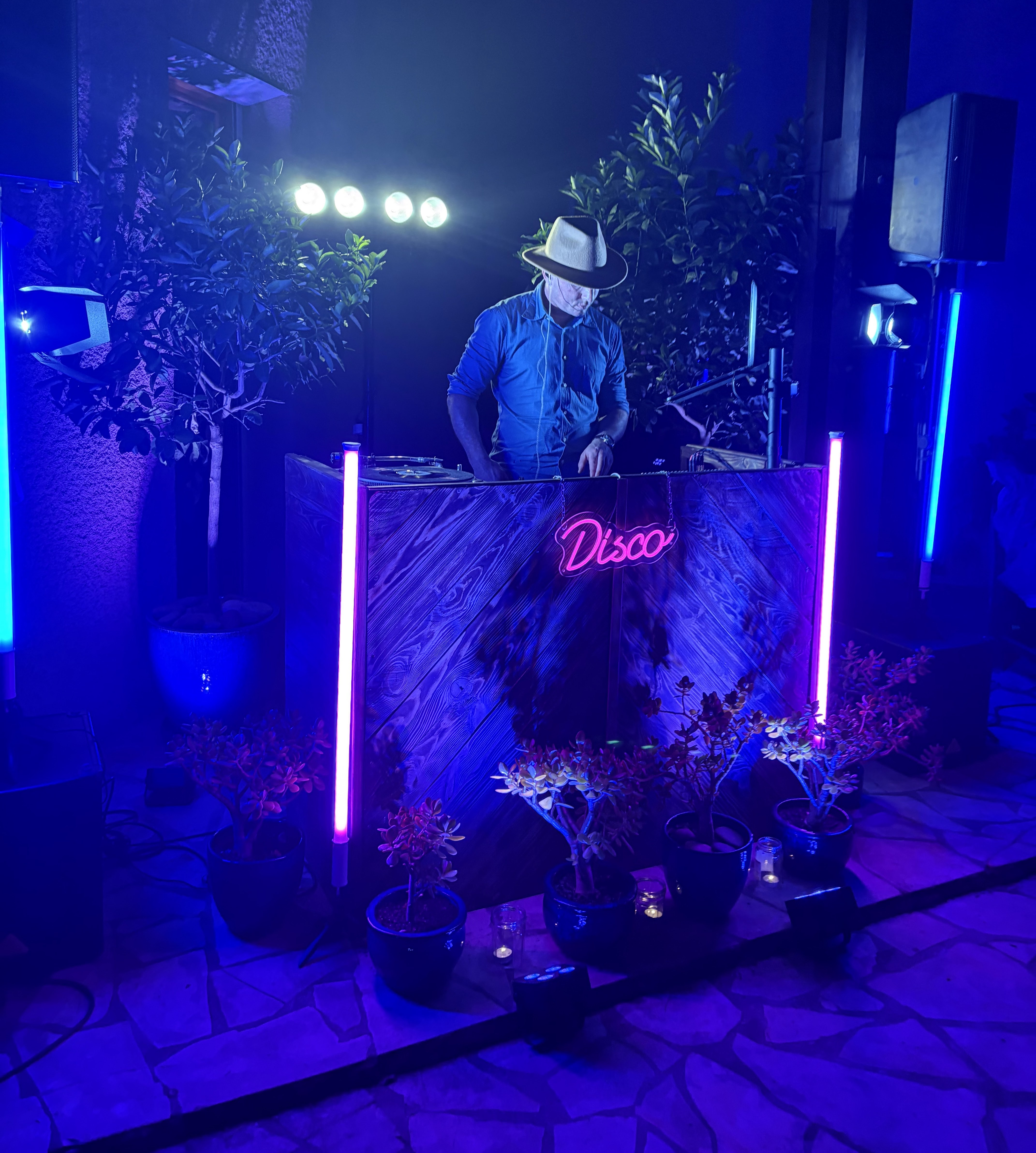 Howard Whiddett DJ at an event