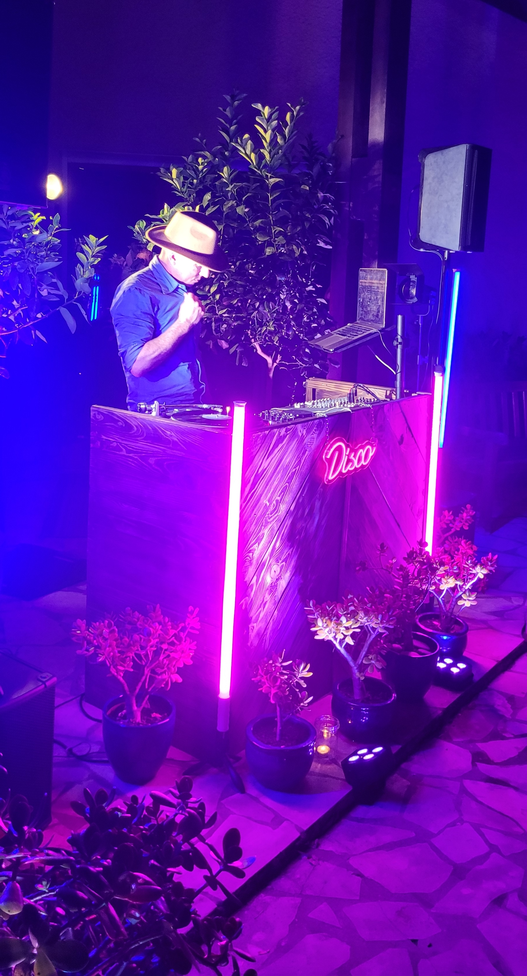 Howard Whiddett DJing at an event