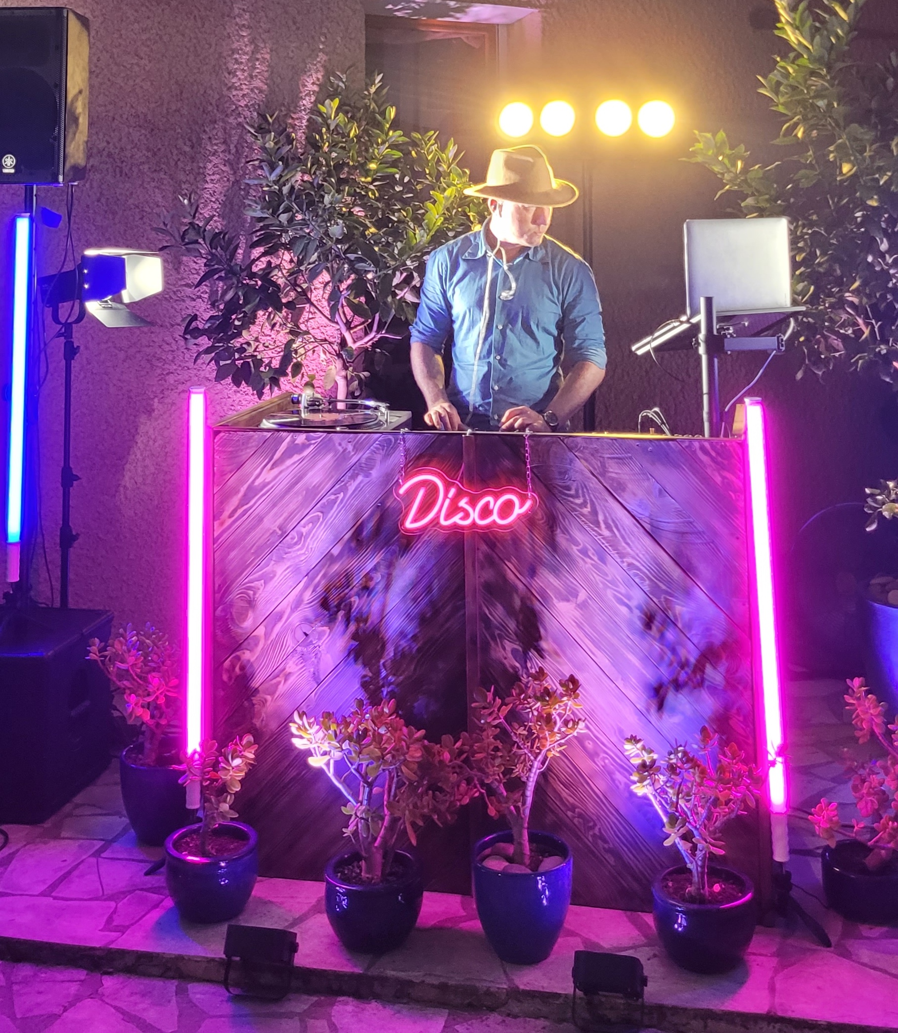 Howard Whiddett DJ setup at sunset